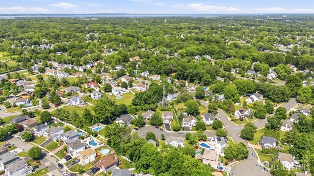 37 Christopher Court, Old Bridge, NJ 08857