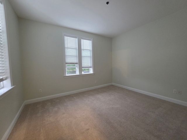 33 Randolph St 17, Abington, MA 02351