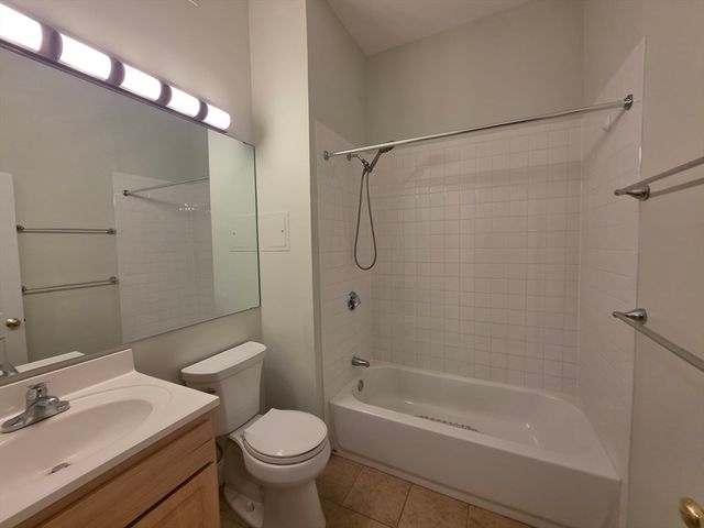 33 Randolph St 17, Abington, MA 02351
