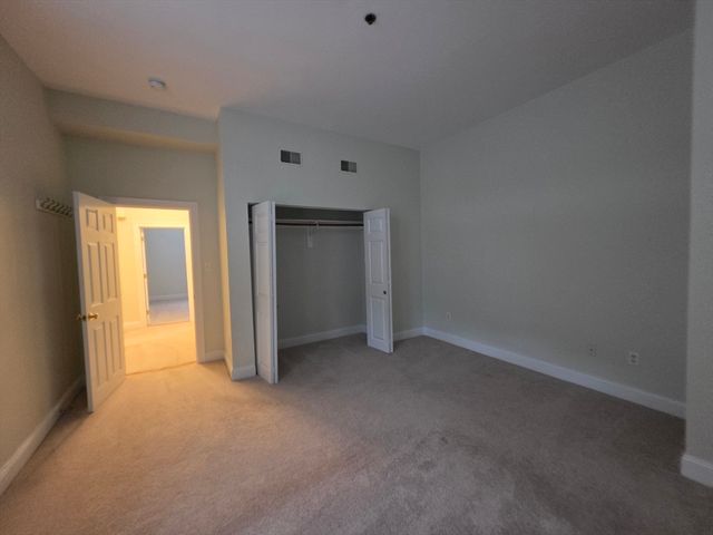 33 Randolph St 17, Abington, MA 02351