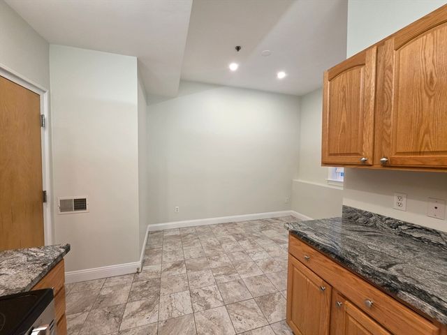 33 Randolph St 17, Abington, MA 02351