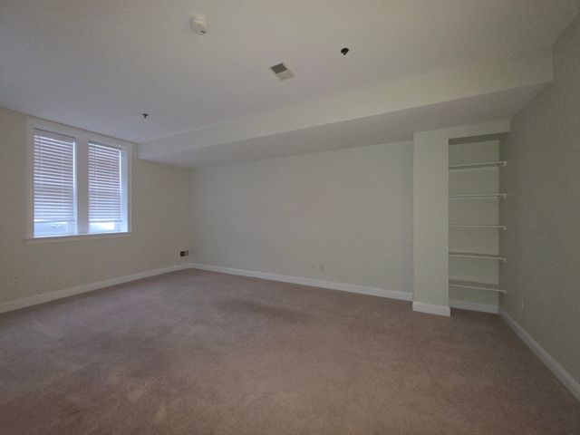 33 Randolph St 17, Abington, MA 02351