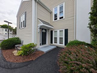 33 Randolph St 17, Abington, MA 02351