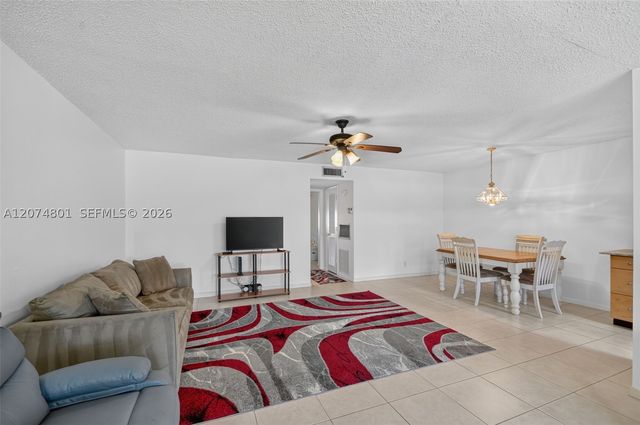 867 North Dr B, Delray Beach, FL 33445