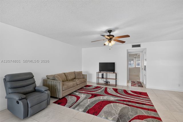 867 North Dr B, Delray Beach, FL 33445
