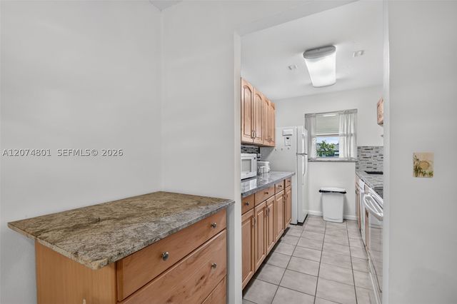 867 North Dr B, Delray Beach, FL 33445