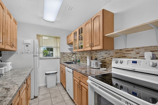 867 North Dr B, Delray Beach, FL 33445