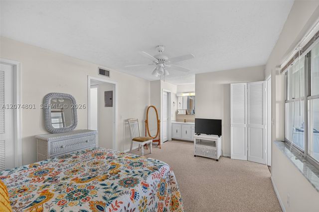 867 North Dr B, Delray Beach, FL 33445