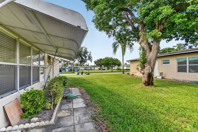 867 North Dr B, Delray Beach, FL 33445