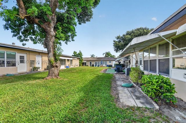 867 North Dr B, Delray Beach, FL 33445