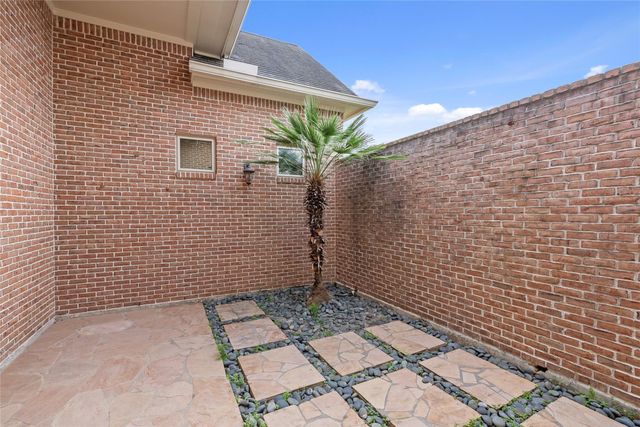 15611 Oyster Cove Drive, Sugar Land, TX 77478