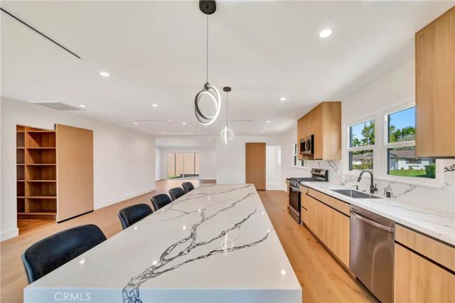 23635 Marylee st, Woodland Hills, CA 91367