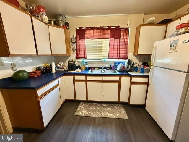 310 SILVERBROOK DR, Wilmington, DE 19804