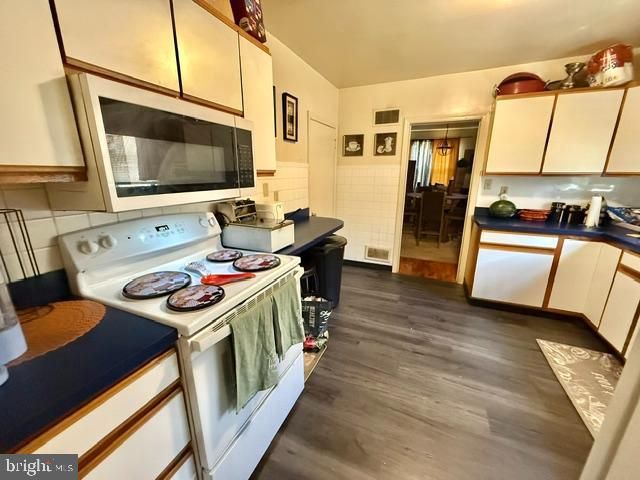 310 SILVERBROOK DR, Wilmington, DE 19804