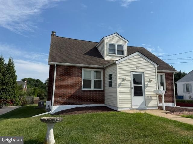 310 SILVERBROOK DR, Wilmington, DE 19804