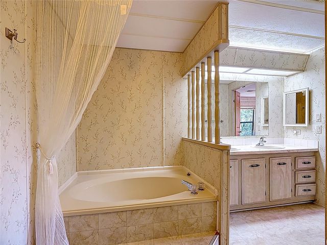 6561 CHINABERRY DR NE, Winter Haven, FL 33881