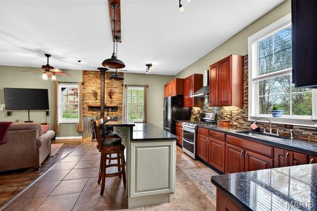 16731 Baumann Lane, Warrenton, MO 63383