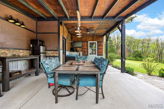 16731 Baumann Lane, Warrenton, MO 63383