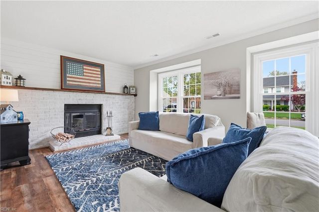 3805 Meadowbridge LN, Virginia Beach, VA 23452