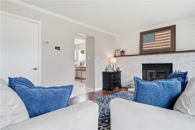 3805 Meadowbridge LN, Virginia Beach, VA 23452