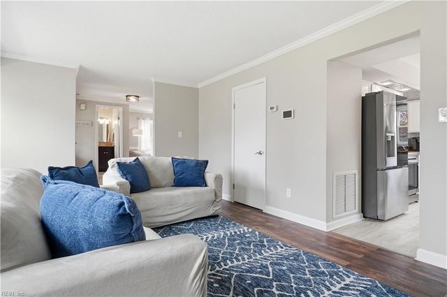 3805 Meadowbridge LN, Virginia Beach, VA 23452