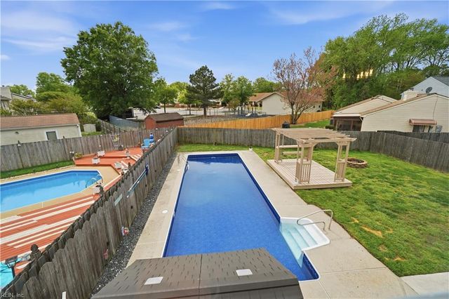 3805 Meadowbridge LN, Virginia Beach, VA 23452