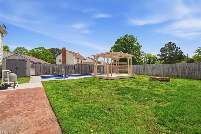 3805 Meadowbridge LN, Virginia Beach, VA 23452