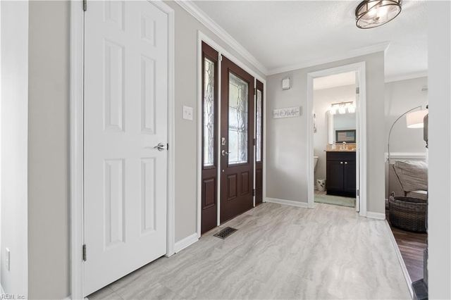 3805 Meadowbridge LN, Virginia Beach, VA 23452