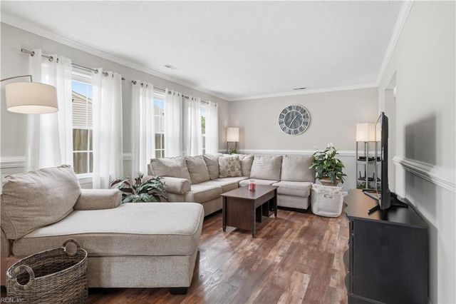 3805 Meadowbridge LN, Virginia Beach, VA 23452