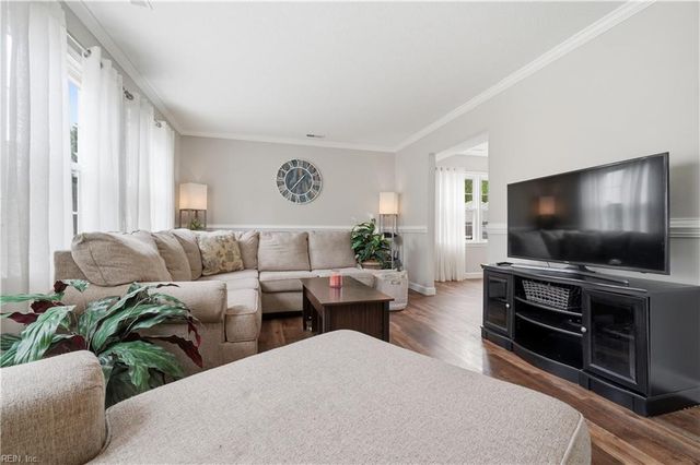 3805 Meadowbridge LN, Virginia Beach, VA 23452