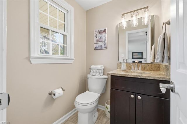 3805 Meadowbridge LN, Virginia Beach, VA 23452