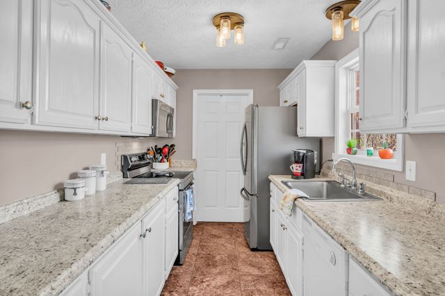 2450 Scotty Parker Rd, Portland, TN 37148