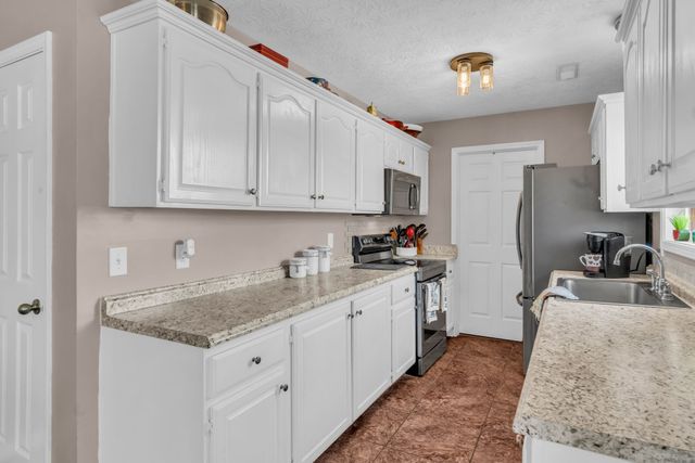 2450 Scotty Parker Rd, Portland, TN 37148