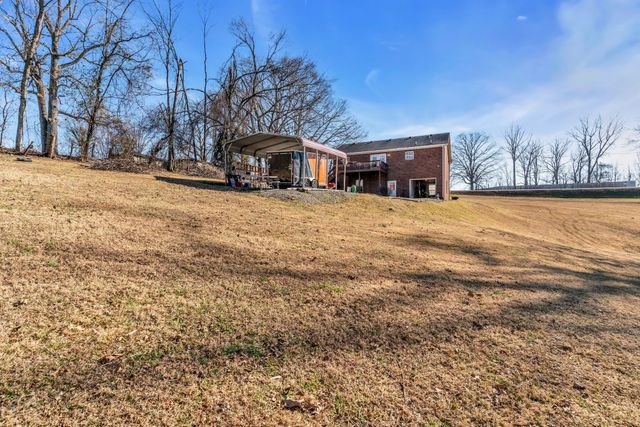 2450 Scotty Parker Rd, Portland, TN 37148