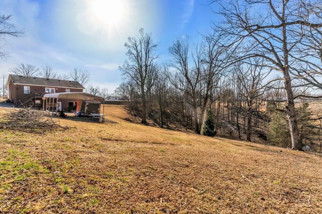 2450 Scotty Parker Rd, Portland, TN 37148