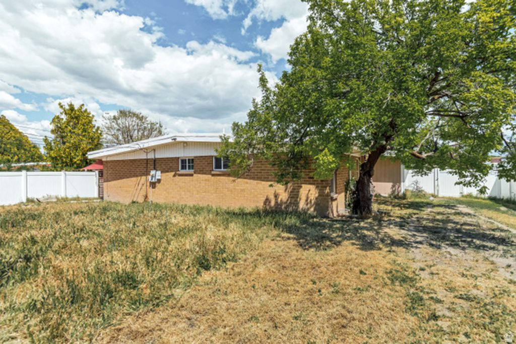 Image 6 of property listing at 3830 S MARKET ST, West Valley City, UT 84119