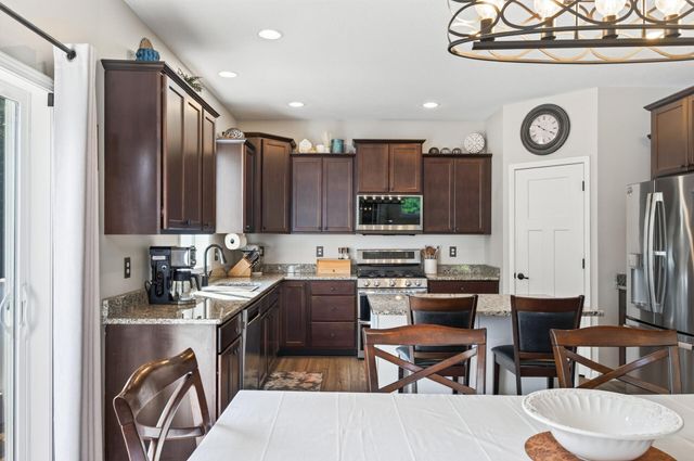 625 Kadler Avenue NE, Hanover, MN 55341