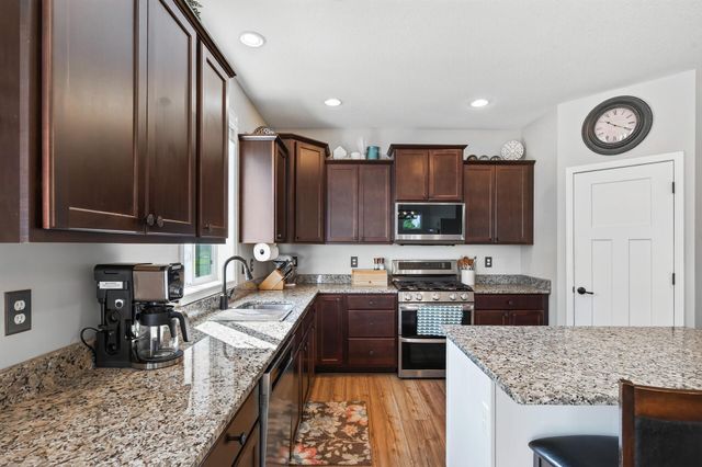 625 Kadler Avenue NE, Hanover, MN 55341