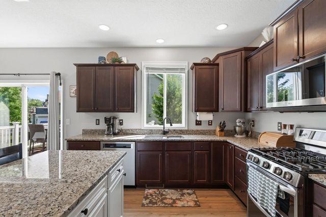 625 Kadler Avenue NE, Hanover, MN 55341