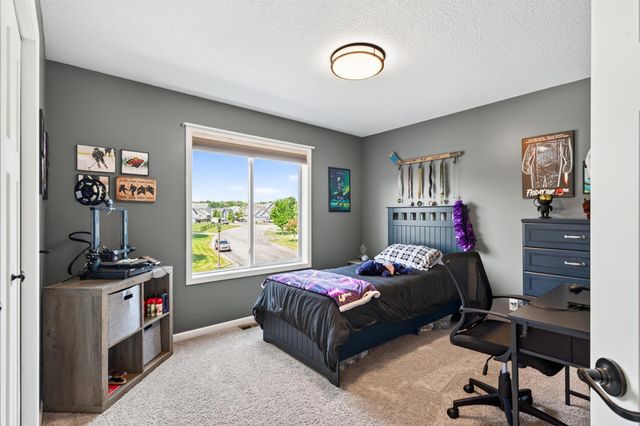 625 Kadler Avenue NE, Hanover, MN 55341