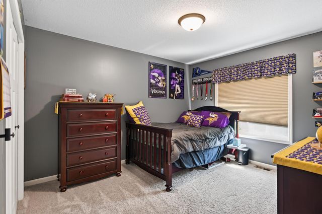 625 Kadler Avenue NE, Hanover, MN 55341