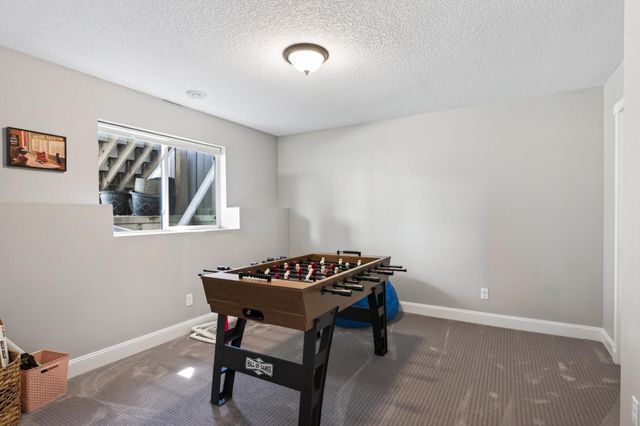 625 Kadler Avenue NE, Hanover, MN 55341