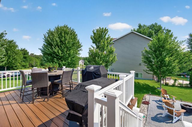 625 Kadler Avenue NE, Hanover, MN 55341