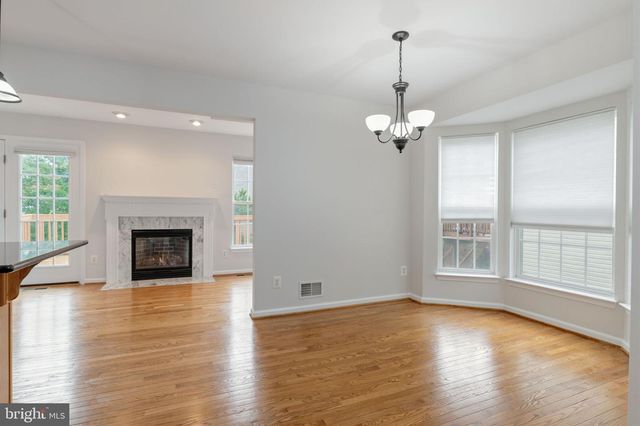 15720 VIEWPOINT CIR, Dumfries, VA 22025