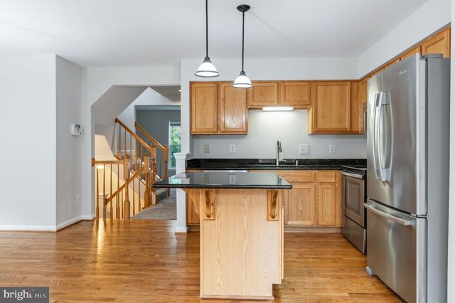 15720 VIEWPOINT CIR, Dumfries, VA 22025