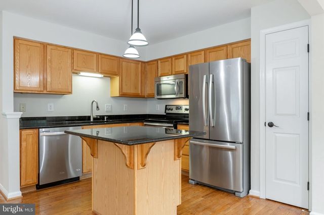 15720 VIEWPOINT CIR, Dumfries, VA 22025