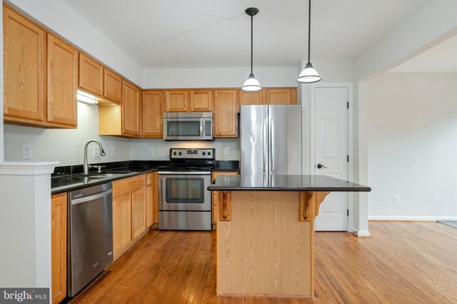 15720 VIEWPOINT CIR, Dumfries, VA 22025