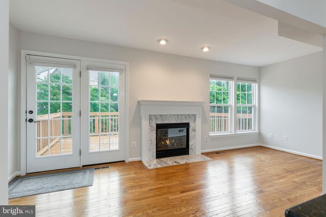 15720 VIEWPOINT CIR, Dumfries, VA 22025