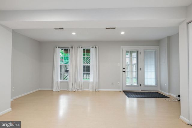 15720 VIEWPOINT CIR, Dumfries, VA 22025