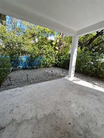 37 NW 70th St B, Miami, FL 33150